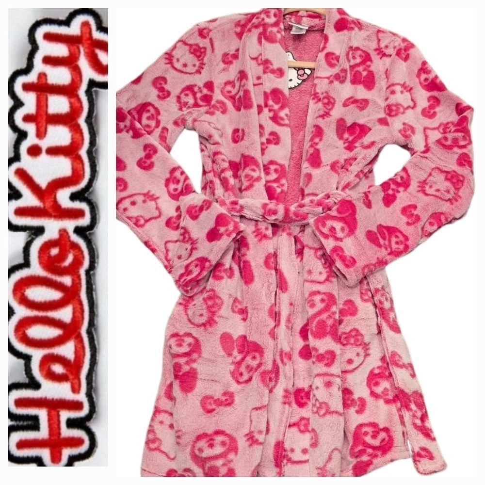 Hello‎ Kitty & Friends Plush Logo Robe